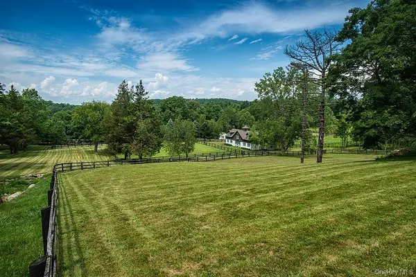 34 Boutonville RD, Pound Ridge, NY 10576