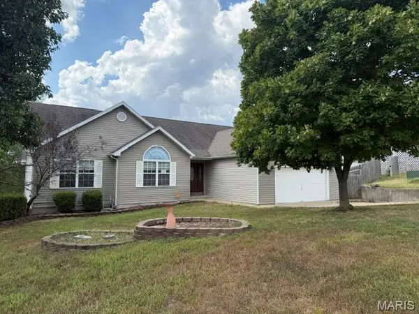 20274 Hyatt LN, St Robert, MO 65584