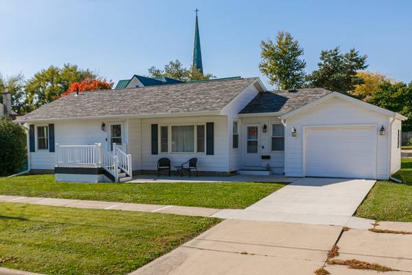 509 5th AVE, De Witt, IA 52742