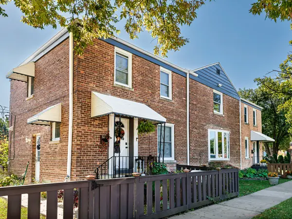 702 E Lincoln AVE, La Grange, IL 60525