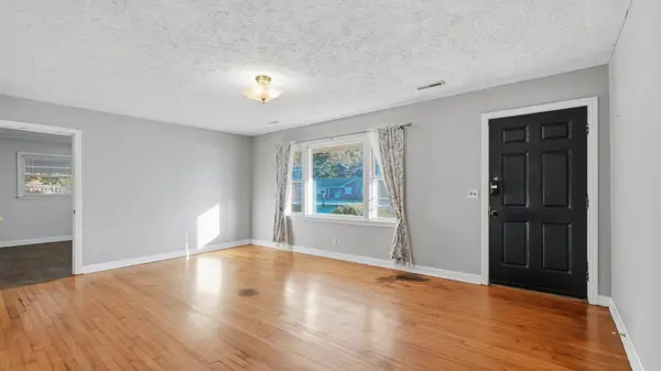 1003 Oak Dr, Manchester, TN 37355