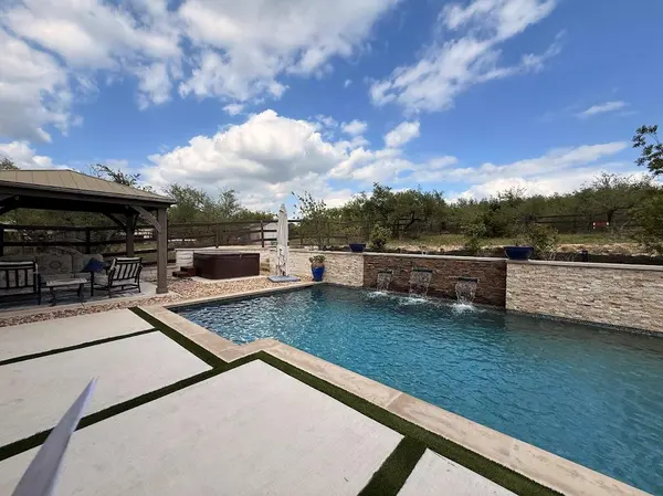 207 Saddle Blanket DR, Dripping Springs, TX 78620
