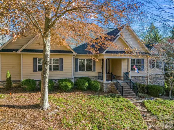 148 Courtland CT, Lake Lure, NC 28746