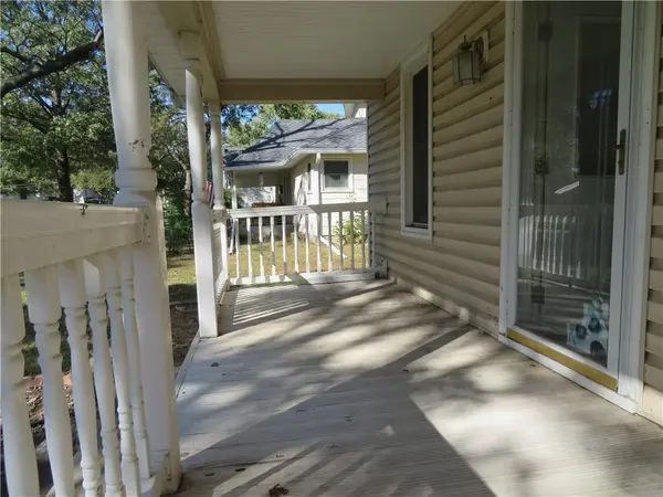 8 E Osage ST, Paola, KS 66071