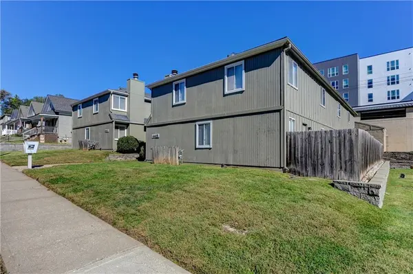 4411 Jarboe ST, Kansas City, MO 64111