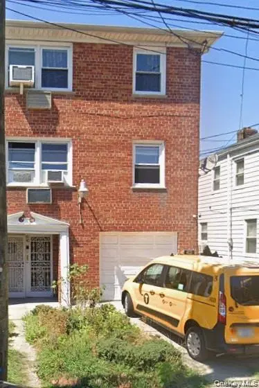 61-40 166th ST #3rd Floor, Fresh Meadows, NY 11365