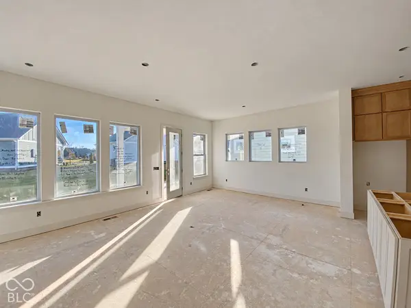 8837 Earhart LN, Zionsville, IN 46077