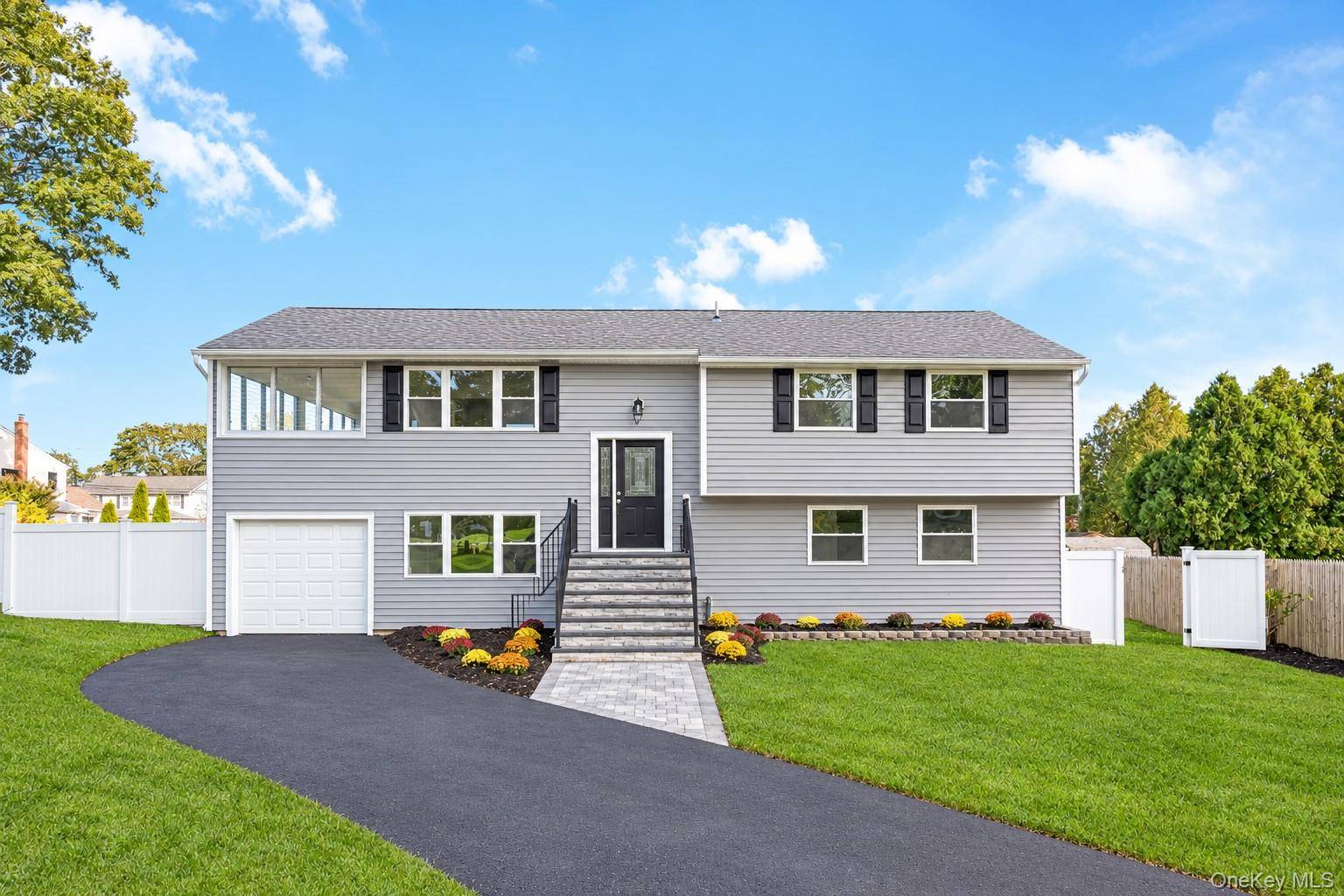 11 Bell CT, Ronkonkoma, NY 11779