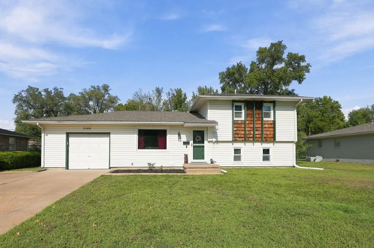 8444 W Hickory LN, Wichita, KS 67212