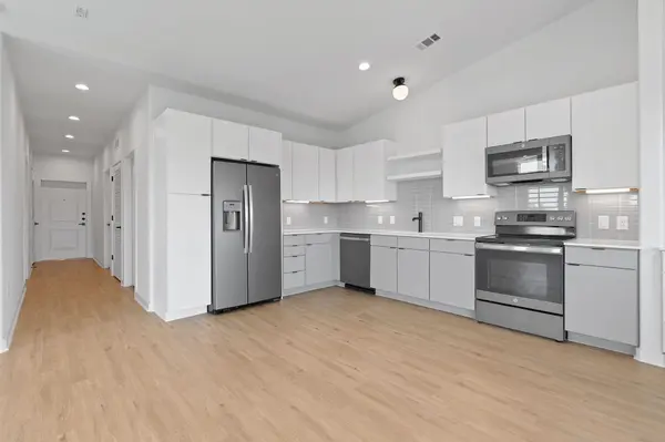 100 W Mockingbird LN #302, Austin, TX 78745