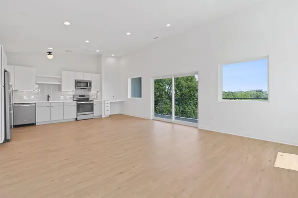 100 W Mockingbird LN #302, Austin, TX 78745
