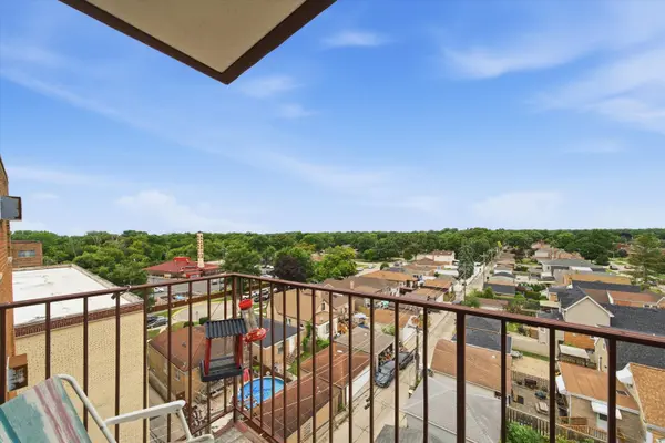 7830 W North AVE #710, Elmwood Park, IL 60707
