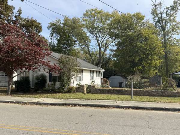 737 Maplewood Ave, Tullahoma, TN 37388