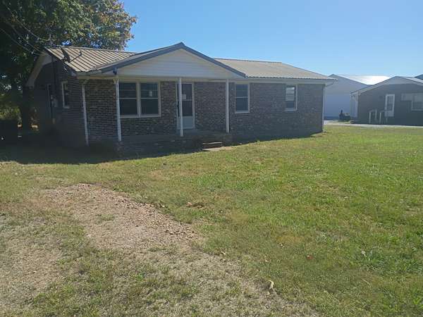 1534 McCarter Rd, Lawrenceburg, TN 38464