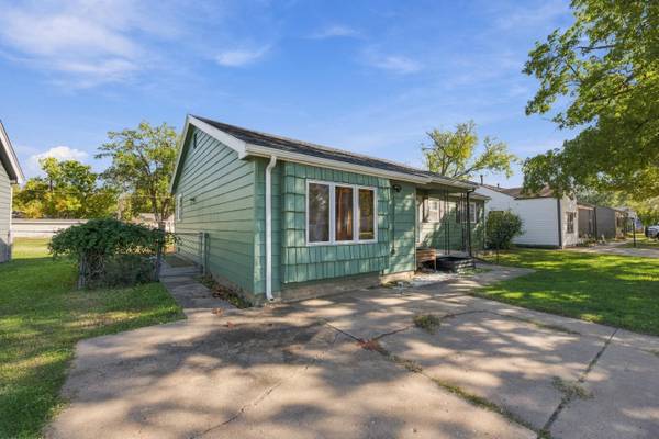 416 N Burns Ave, Valley Center, KS 67147
