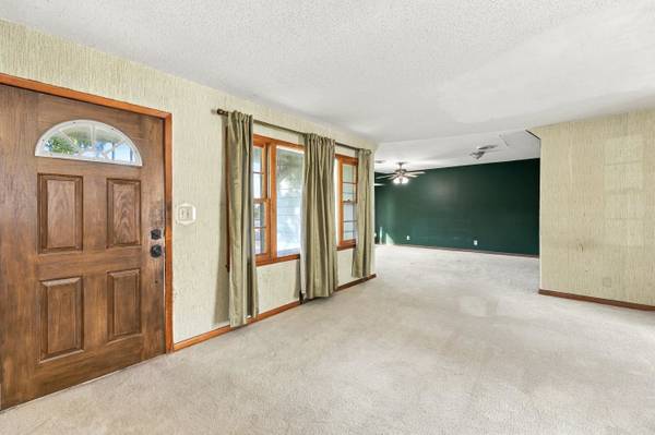 416 N Burns Ave, Valley Center, KS 67147