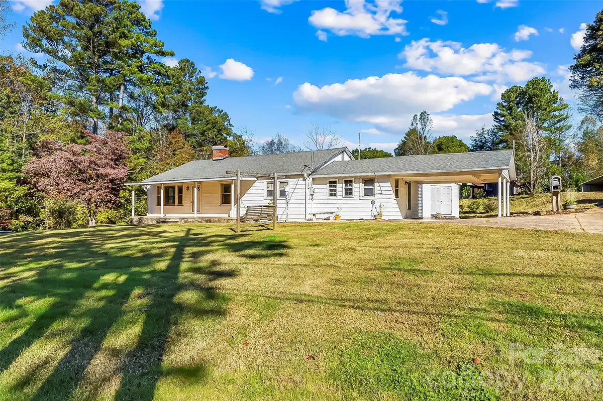 6423 US 70 HWY E, Nebo, NC 28761