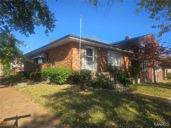 5321 Pernod AVE, St Louis, MO 63139