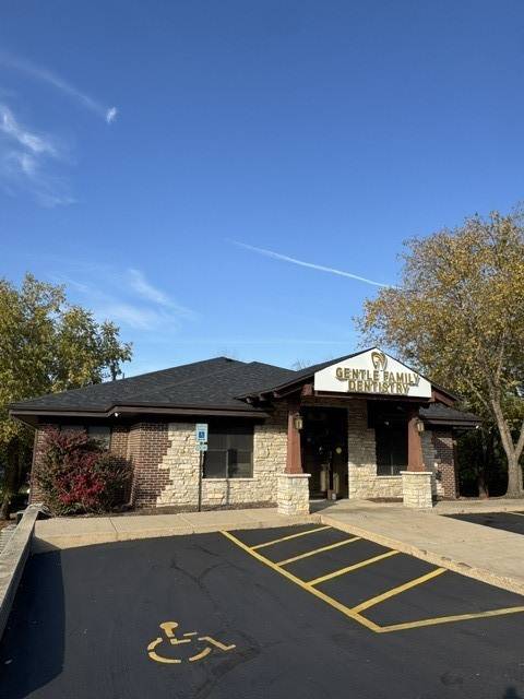 2004 E Riverside BLVD, Loves Park, IL 61111