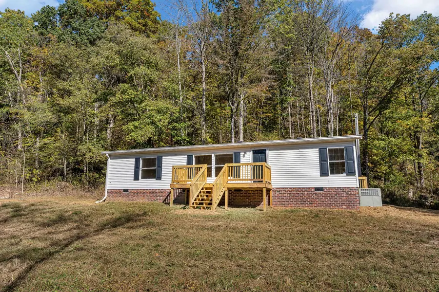 1894 Hicks Hollow Rd, Westmoreland, TN 37186