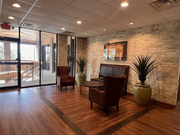 704 E Wonsley DR #105, Austin, TX 78753