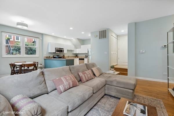 2803 N Wolcott AVE #H, Chicago, IL 60657