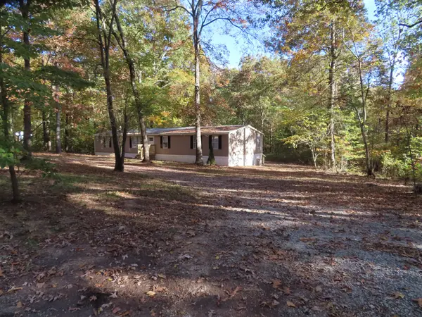 1036 Brown Creek Dr, Crossville, TN 38571
