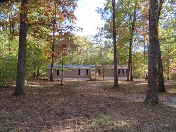 1036 Brown Creek Dr, Crossville, TN 38571