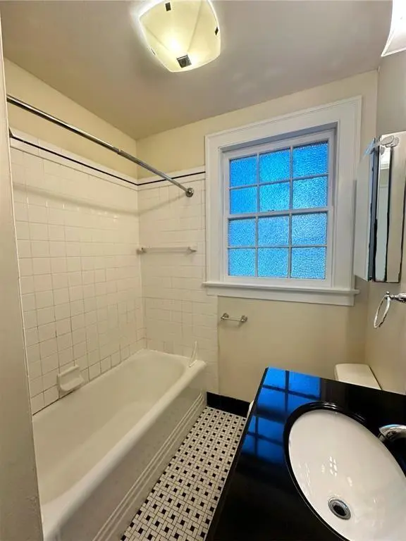 3210 3210 Hemphill Park #B, Austin, TX 78705