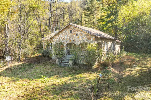 447 Hog Rock RD, Hendersonville, NC 28792