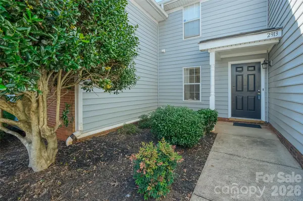 2913 Iron Gate LN, Charlotte, NC 28212