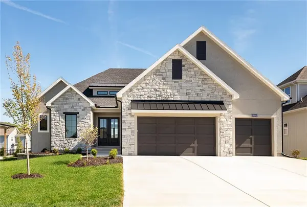 18461 Pawnee LN, Overland Park, KS 66085