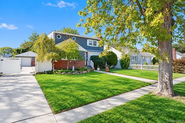 125 Grant AVE, Copiague, NY 11726
