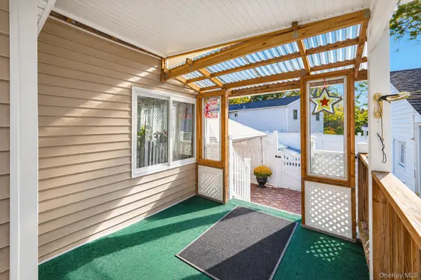 220 Holbrook AVE, Ronkonkoma, NY 11779