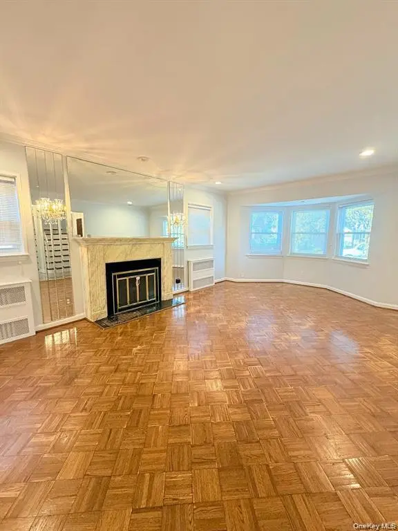81-15 189th ST, Jamaica Estates, NY 11432