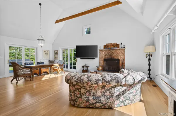 16 Borden LN, East Hampton, NY 11937