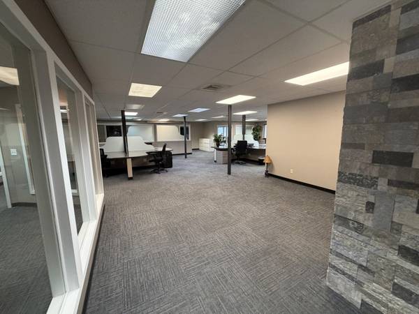 7570 W 21st St N, Wichita, KS 67205