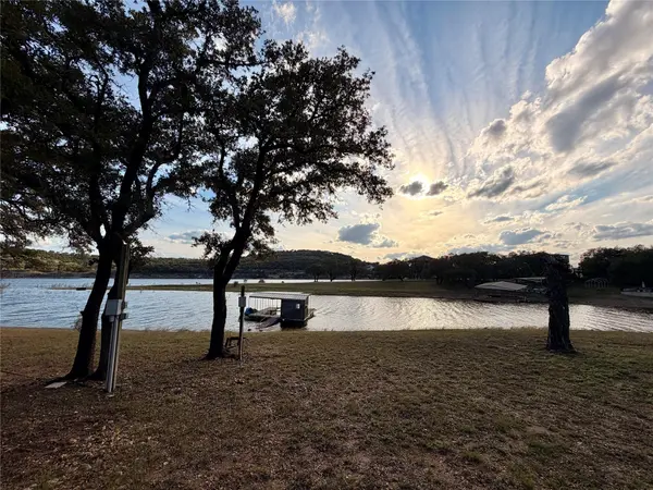 1300 Gold LN, Lago Vista, TX 78645