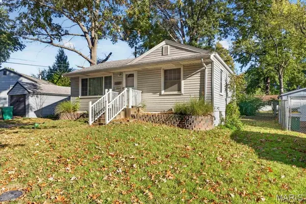 7427 Balfour DR, Hanley Hills, MO 63133