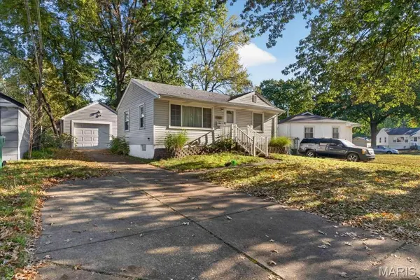 7427 Balfour DR, Hanley Hills, MO 63133