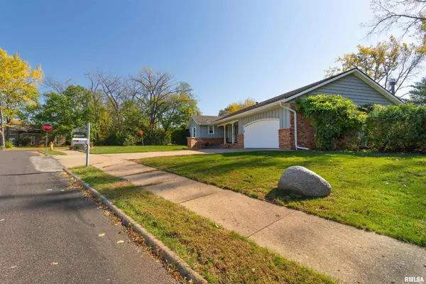 2323 SIERRA DR, Pekin, IL 61554