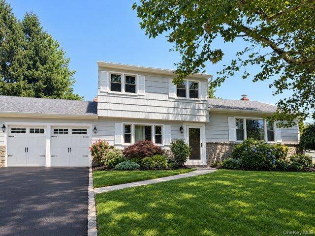 4 Adrienne DR, Old Bethpage, NY 11804