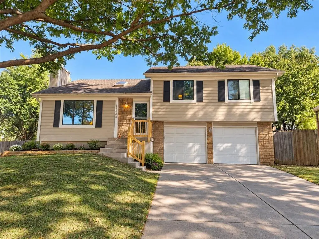 14608 Brentwood DR, Lenexa, KS 66215