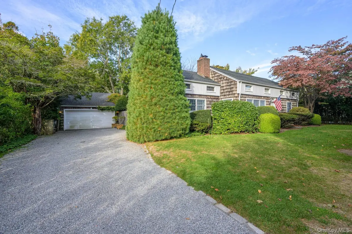 59 Leland LN, Southampton, NY 11968
