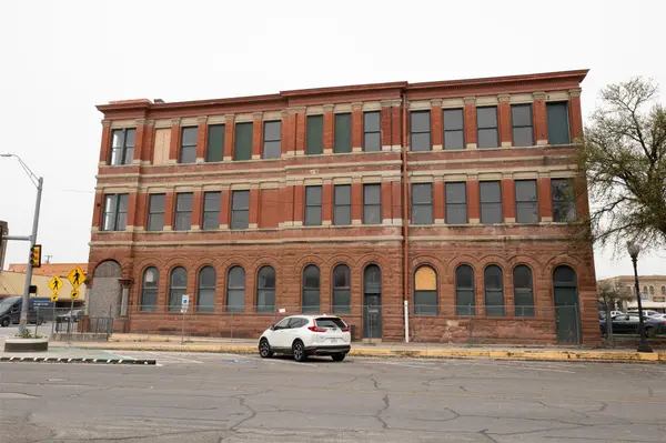 200 N Main ST, Taylor, TX 76574