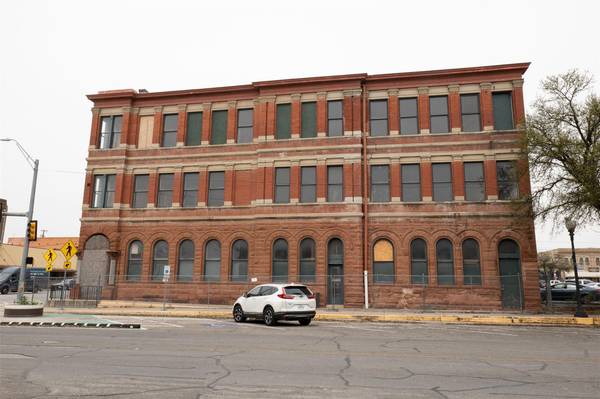 200 N Main ST, Taylor, TX 76574