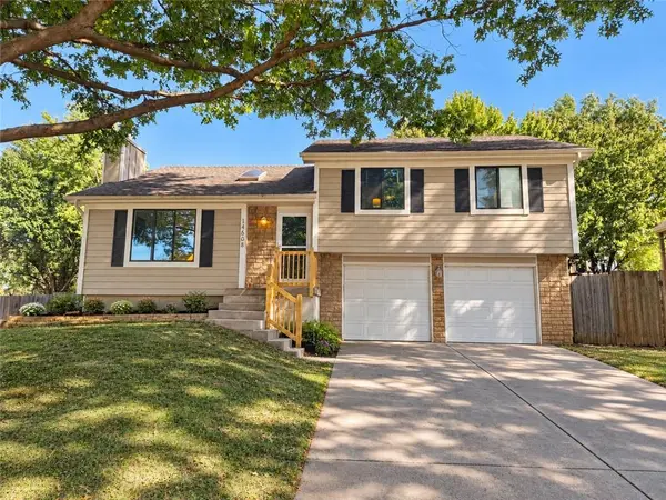 14608 Brentwood DR, Lenexa, KS 66215