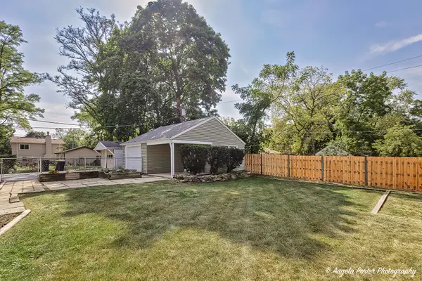 624 Wildwood AVE, Mundelein, IL 60060