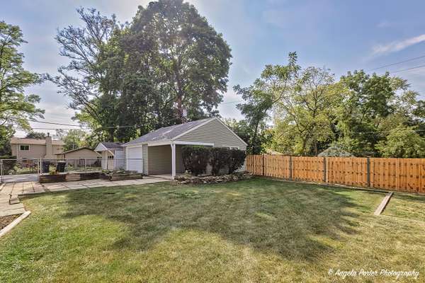 624 Wildwood AVE, Mundelein, IL 60060
