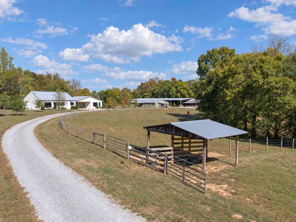204 Red Hill Rd, Taft, TN 38488